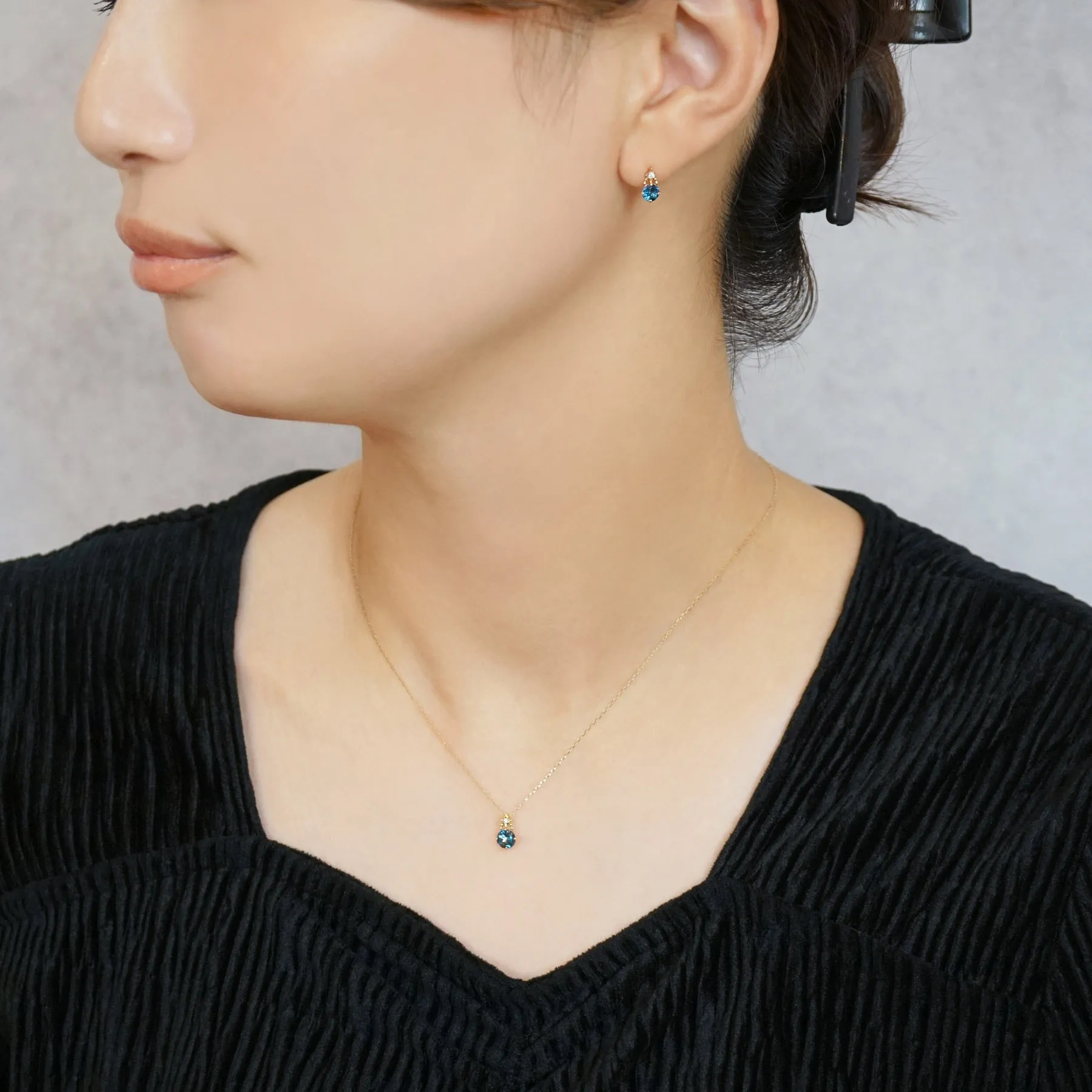 10K London Blue Topaz Necklace [Shooting Star] (Yellow Gold)