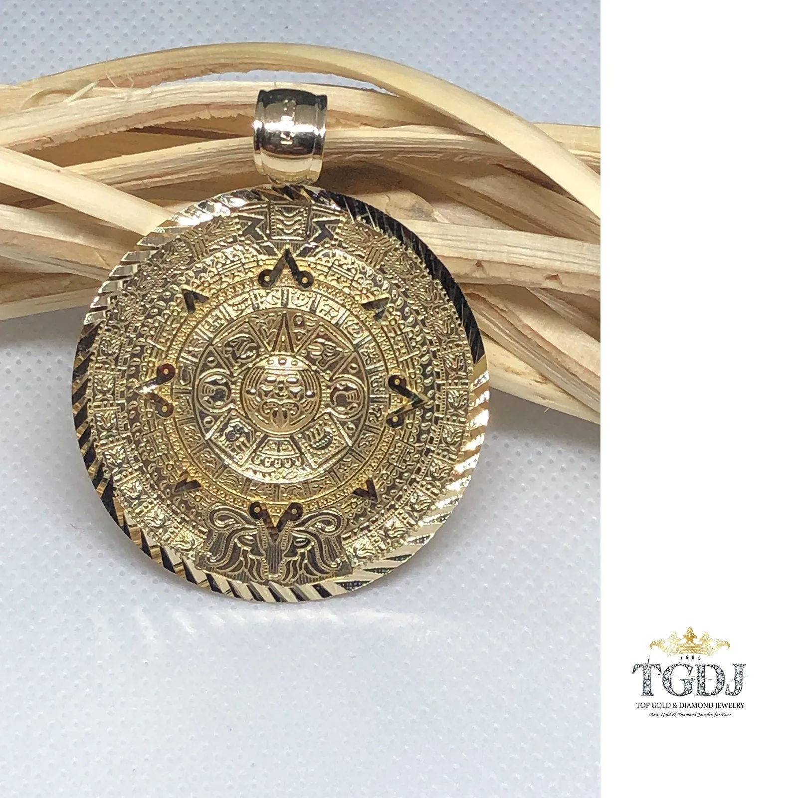 14k Solid Real Yellow Gold Diamond Cut Mexican Aztec Calendar Calendario Sun Mayan Pendant 40 MM/1.5 Inch 8 Grams