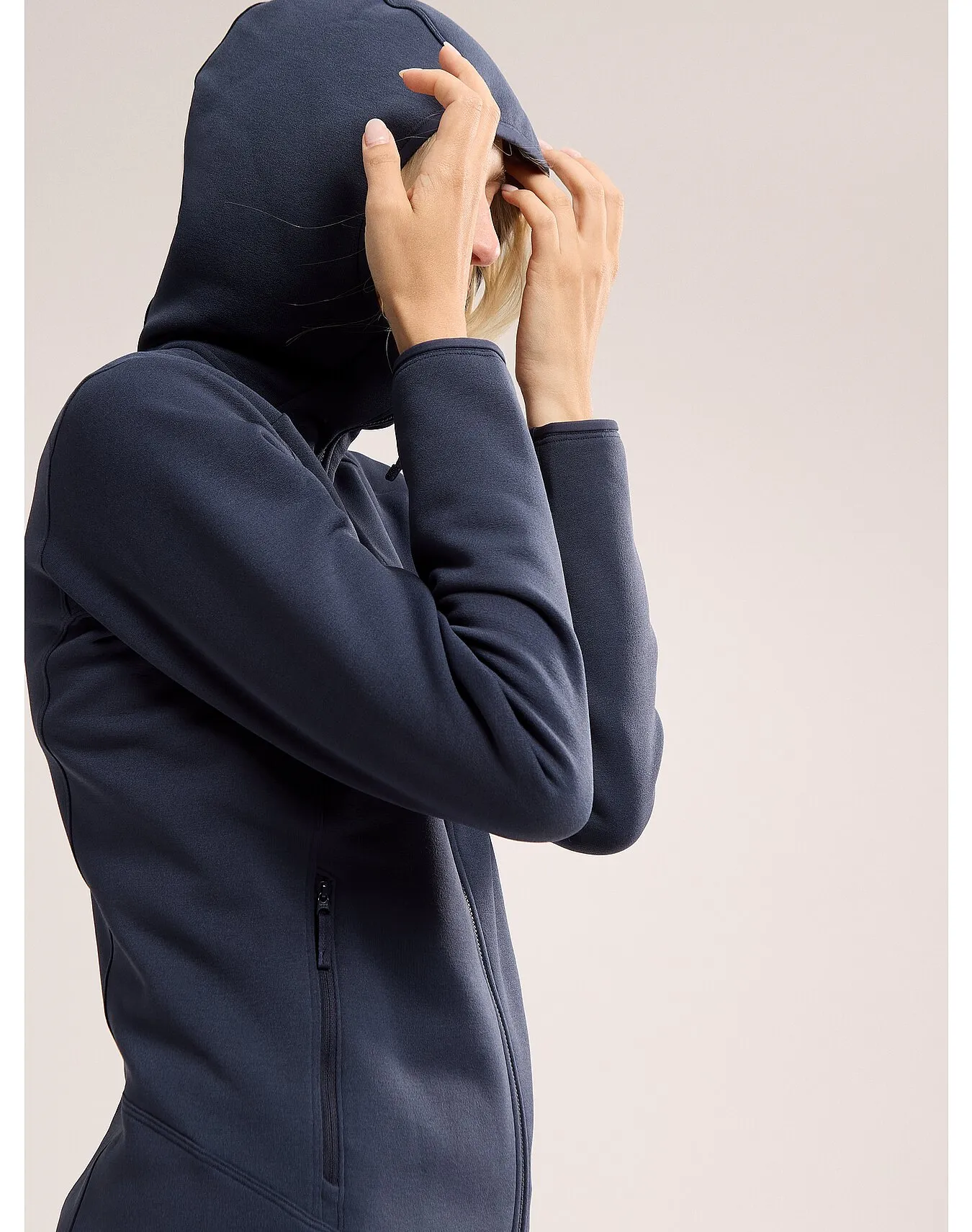 Arc&#x27;teryx Women&#x27;s Kyanite Hoody Black Sapphire | Buy Arc&#x27;teryx Women&#x27;s Kyanite Hoody Black Sapphire here | Outnorth