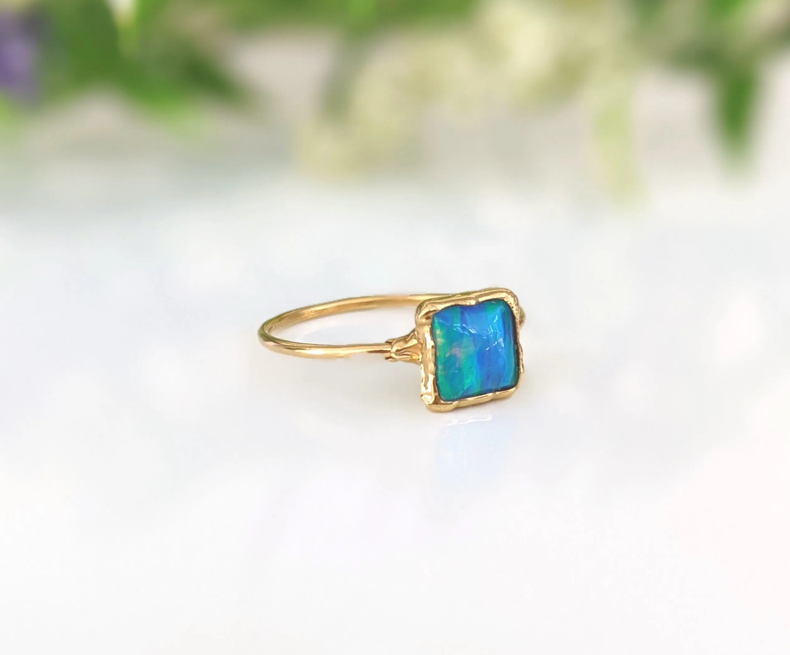 Blue Opal ring in 18k Gold