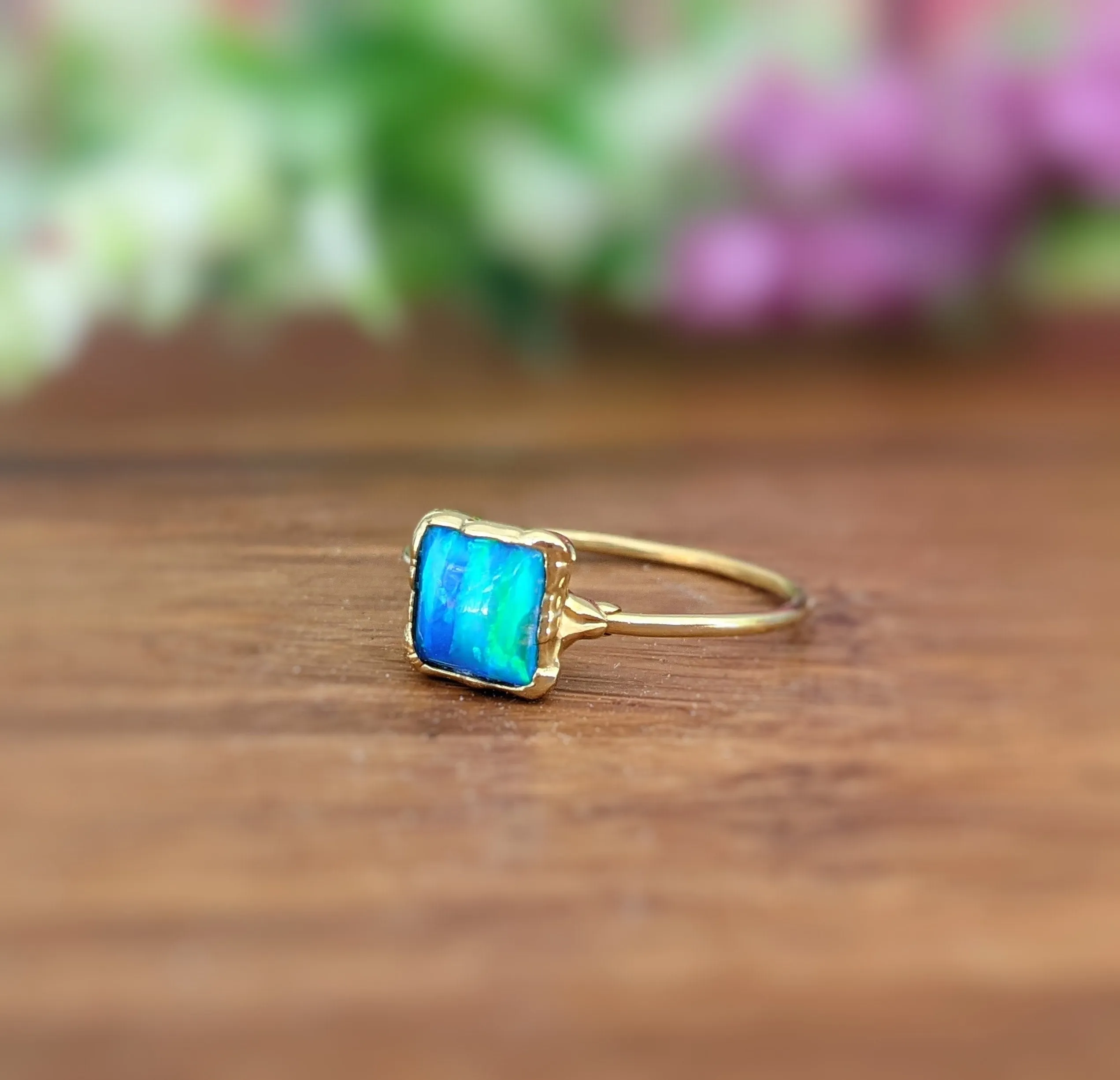 Blue Opal ring in 18k Gold