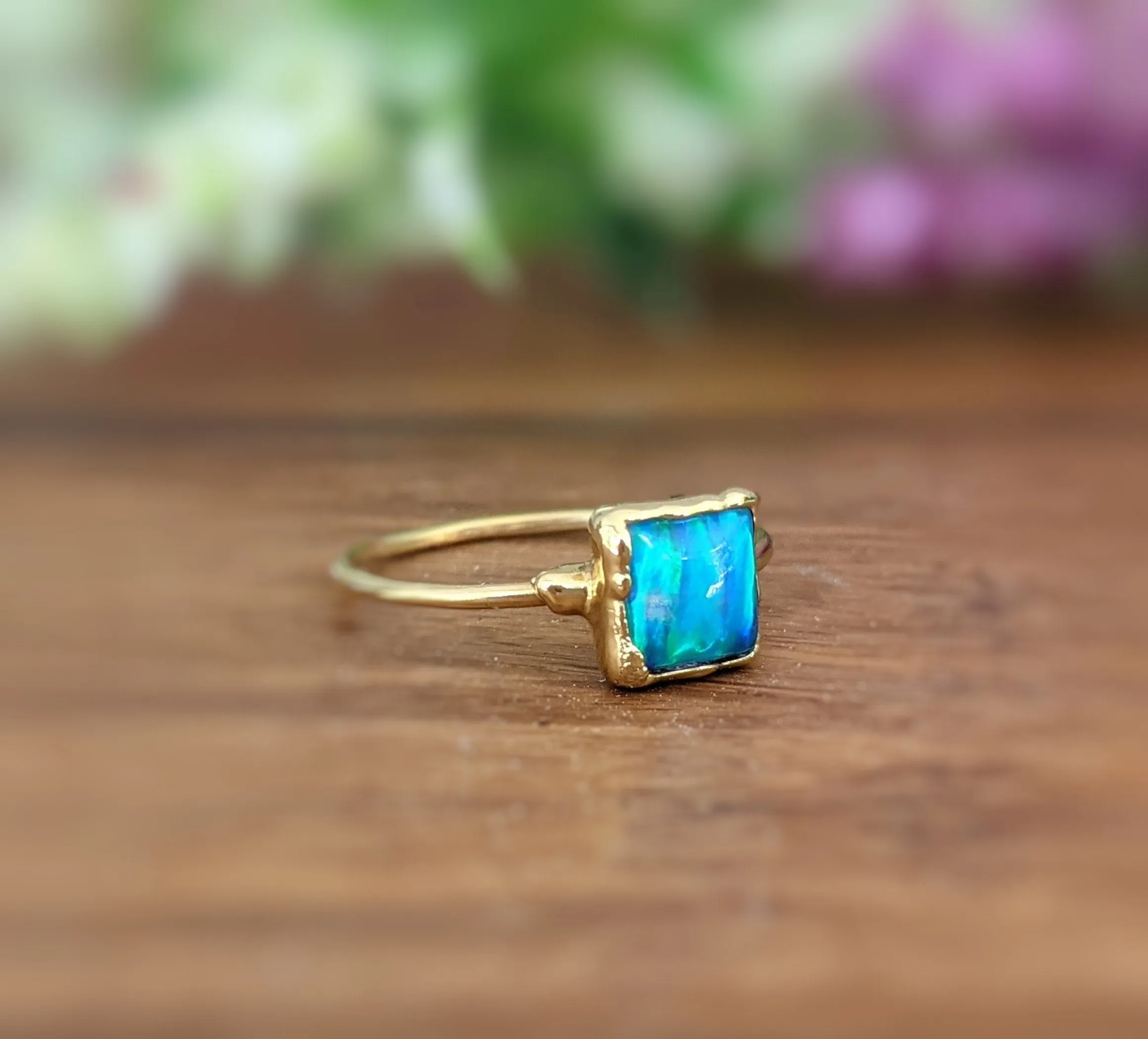Blue Opal ring in 18k Gold