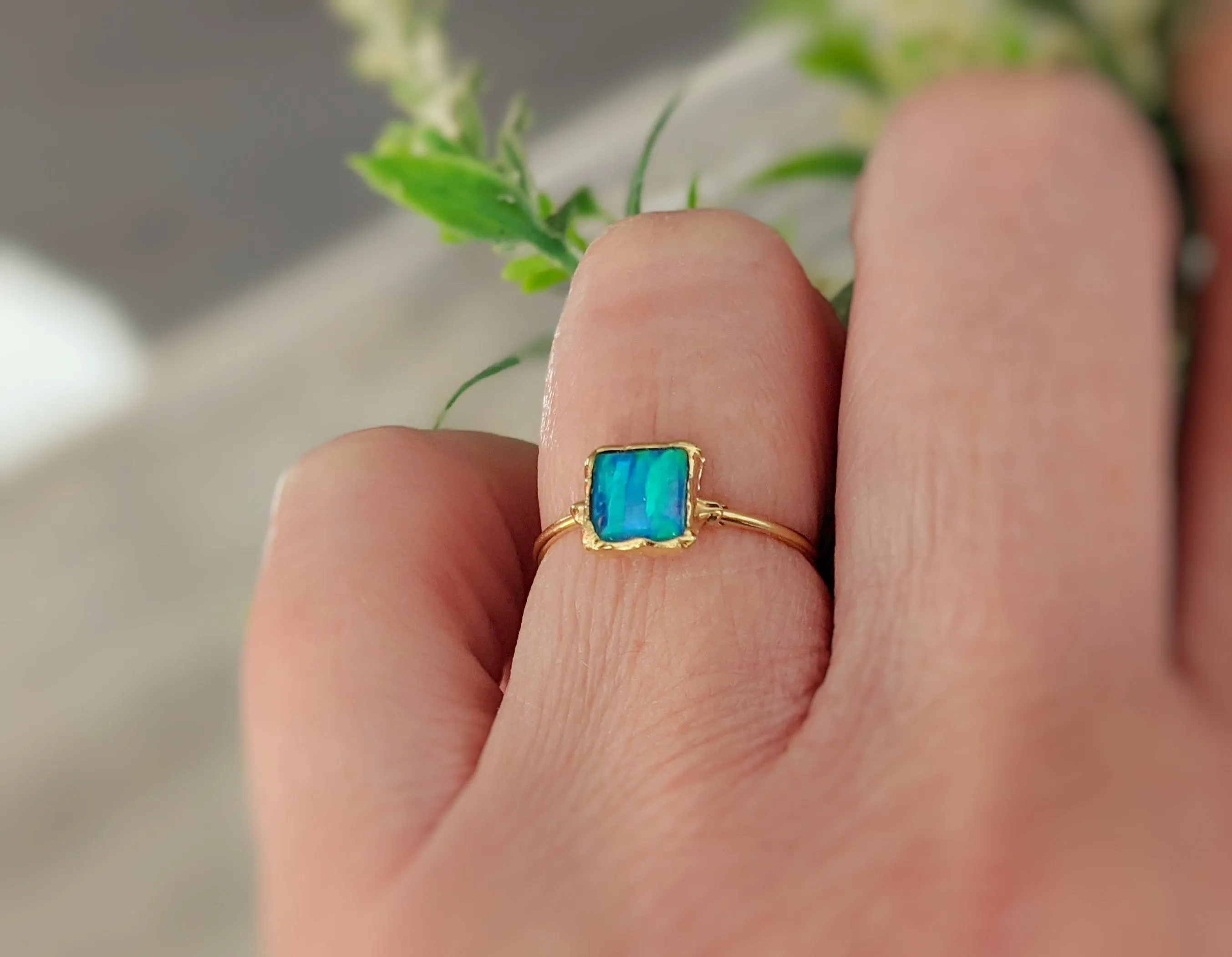 Blue Opal ring in 18k Gold