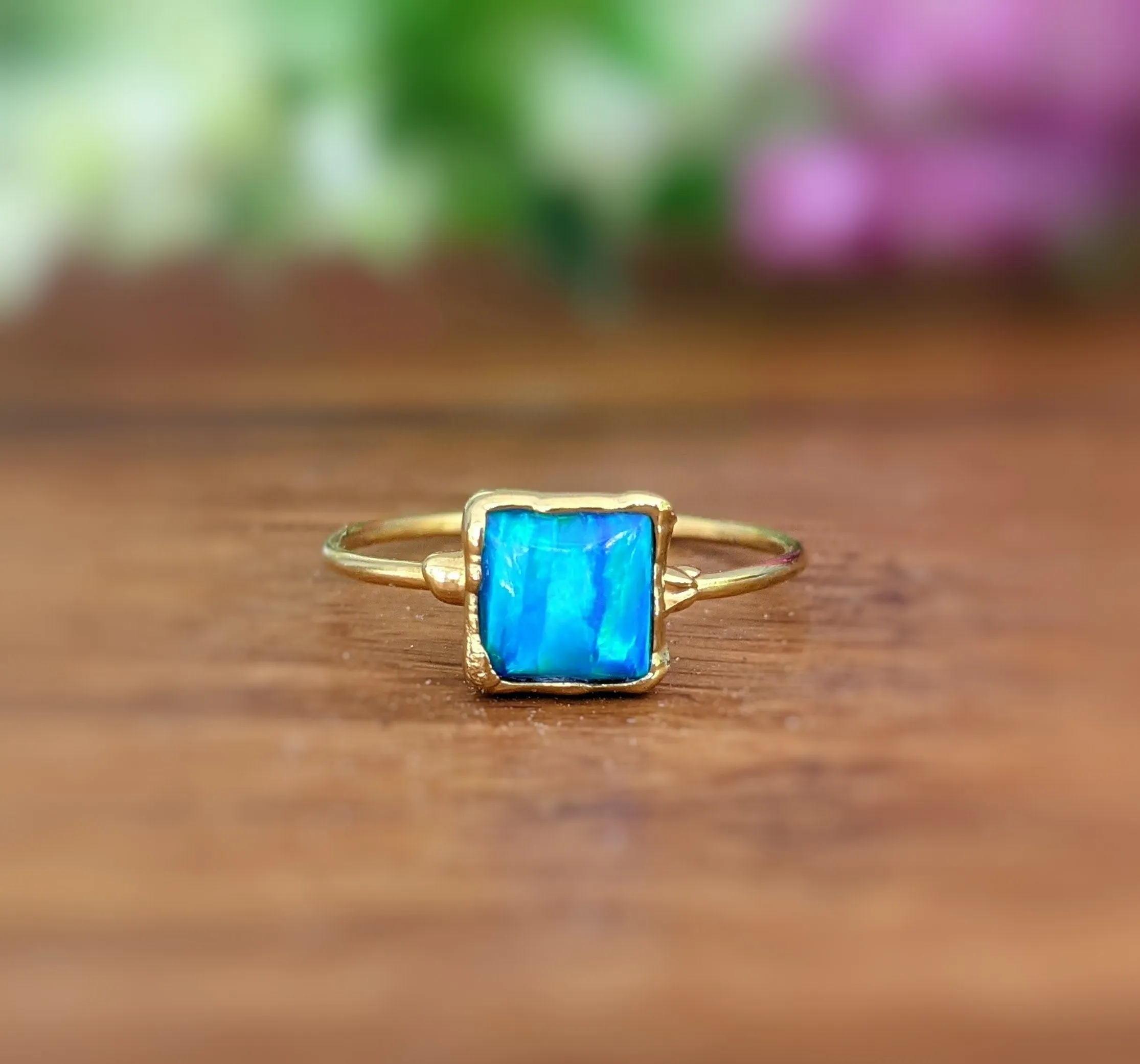 Blue Opal ring in 18k Gold