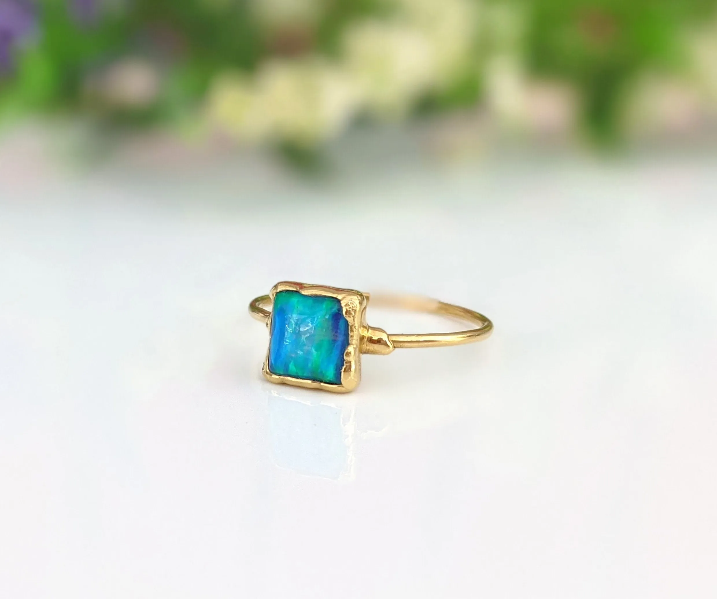 Blue Opal ring in 18k Gold