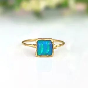 Blue Opal ring in 18k Gold