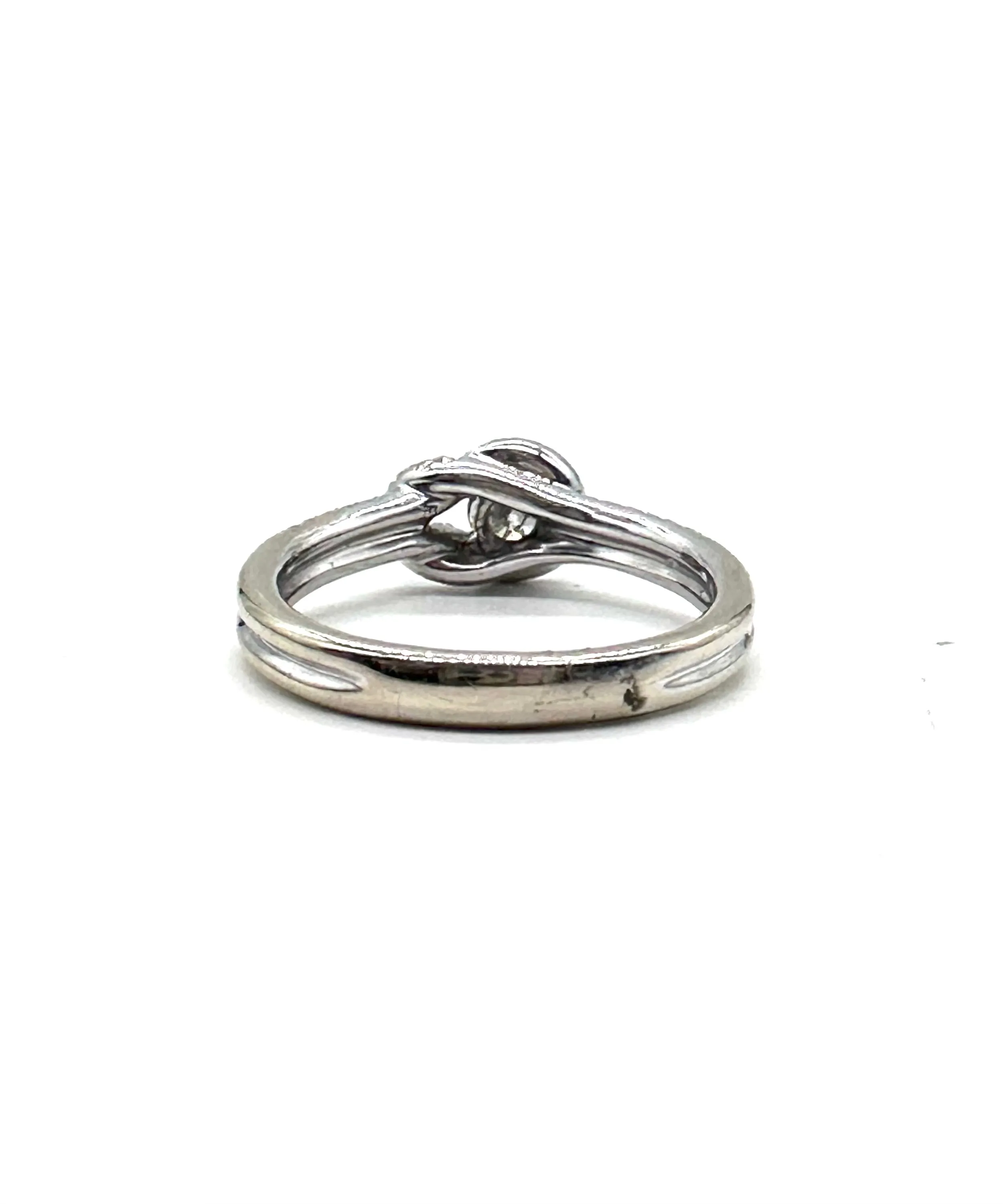 Diamond knot buckle ring