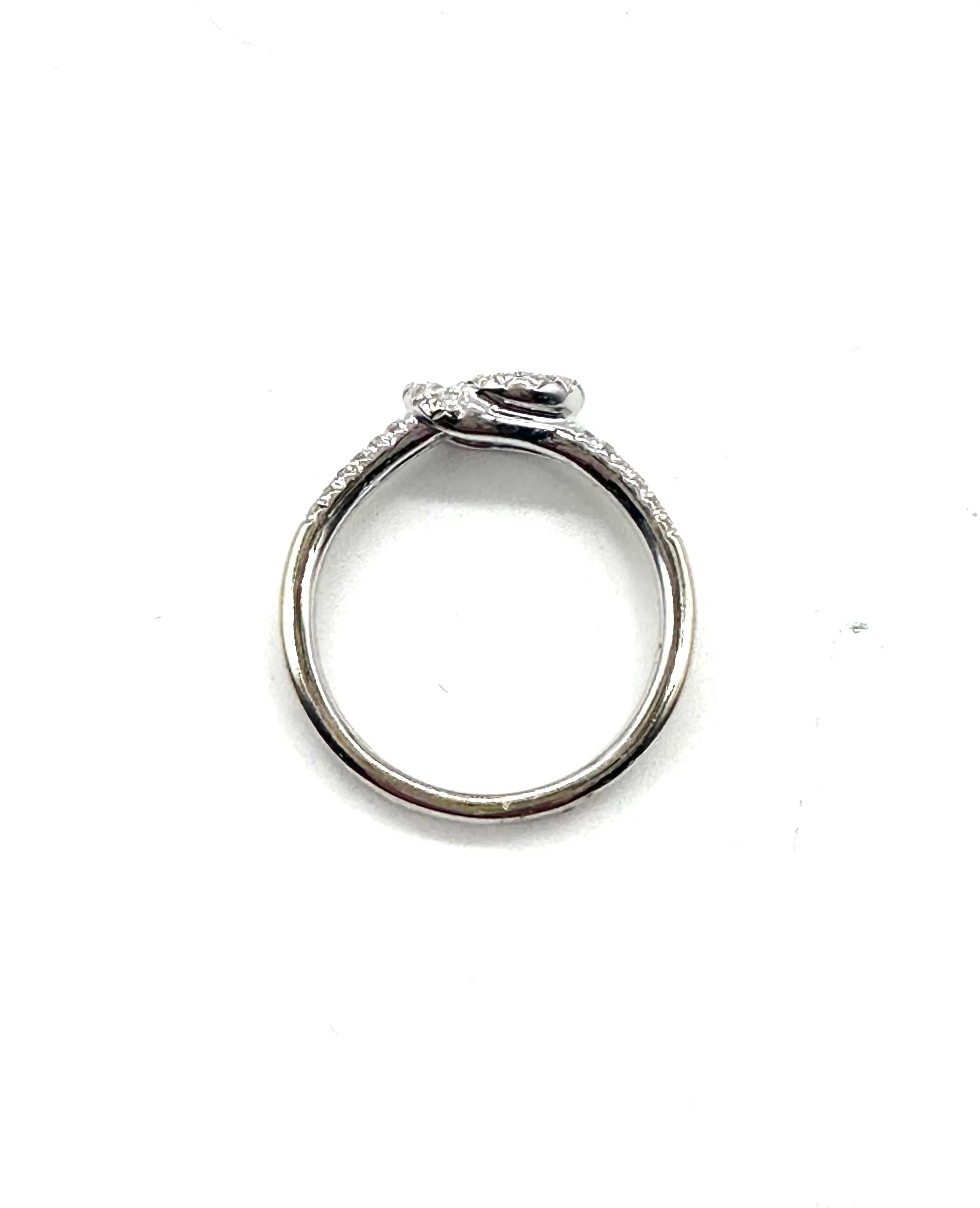 Diamond knot buckle ring
