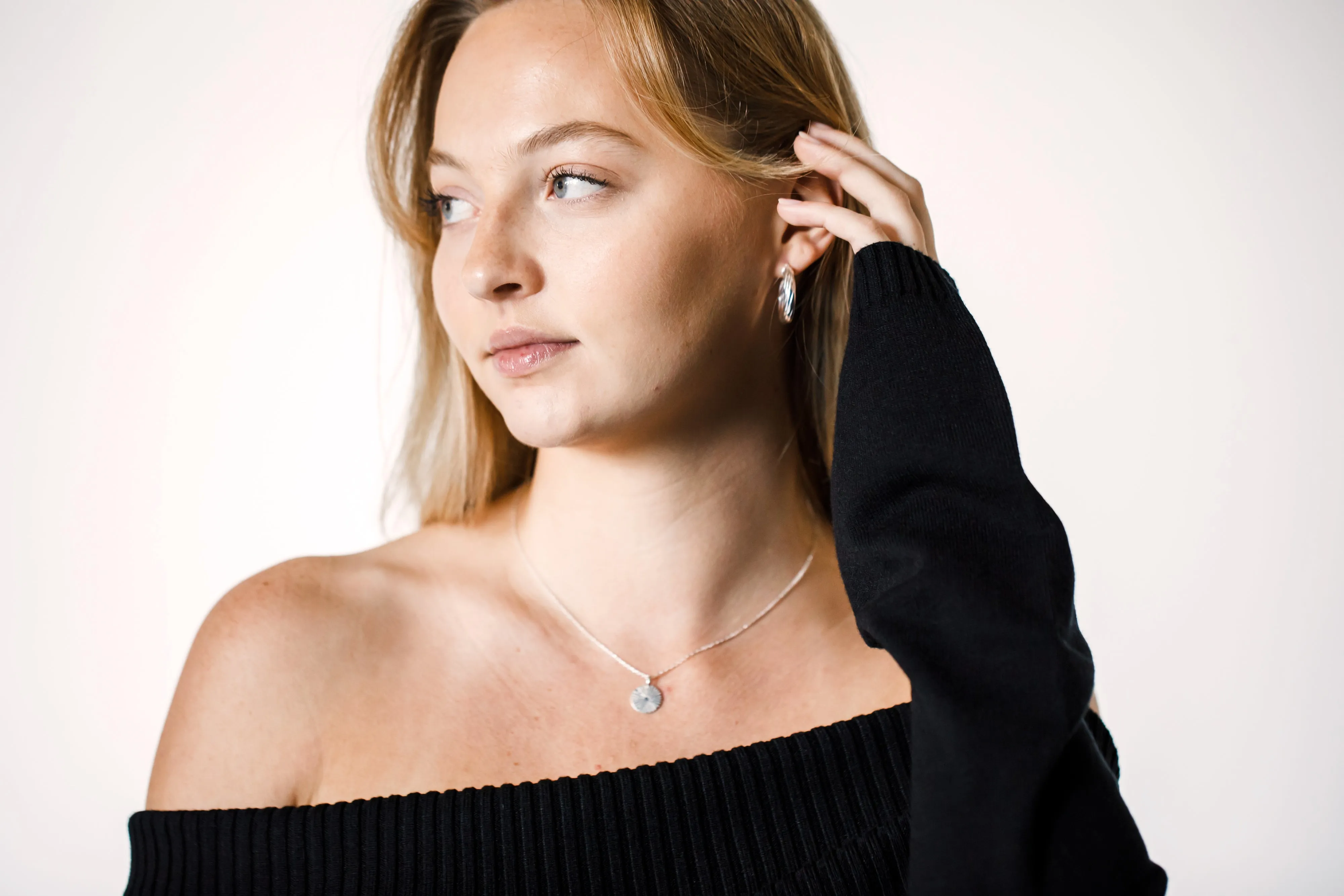 in-line hoops { sterling silver }