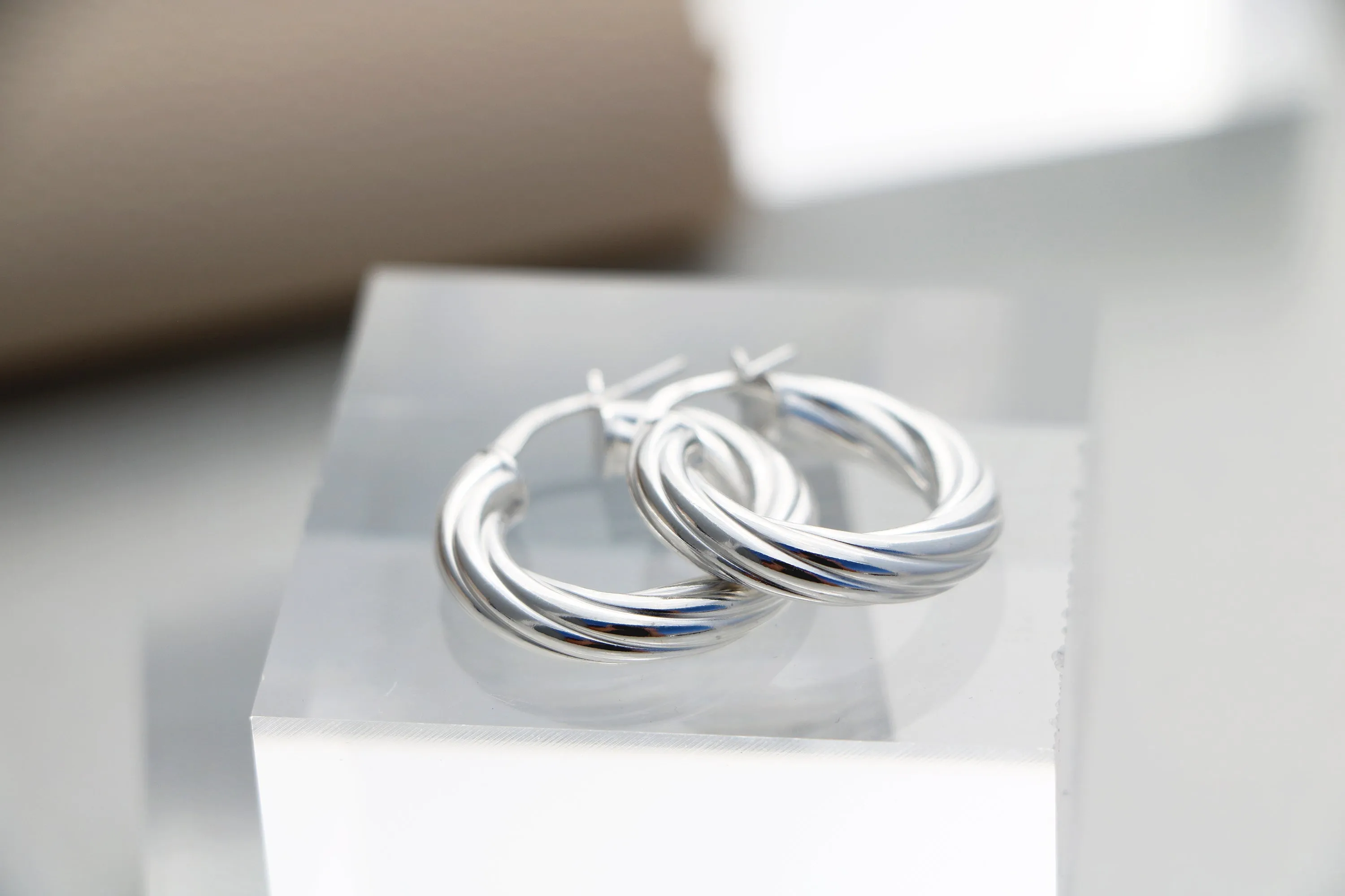 in-line hoops { sterling silver }