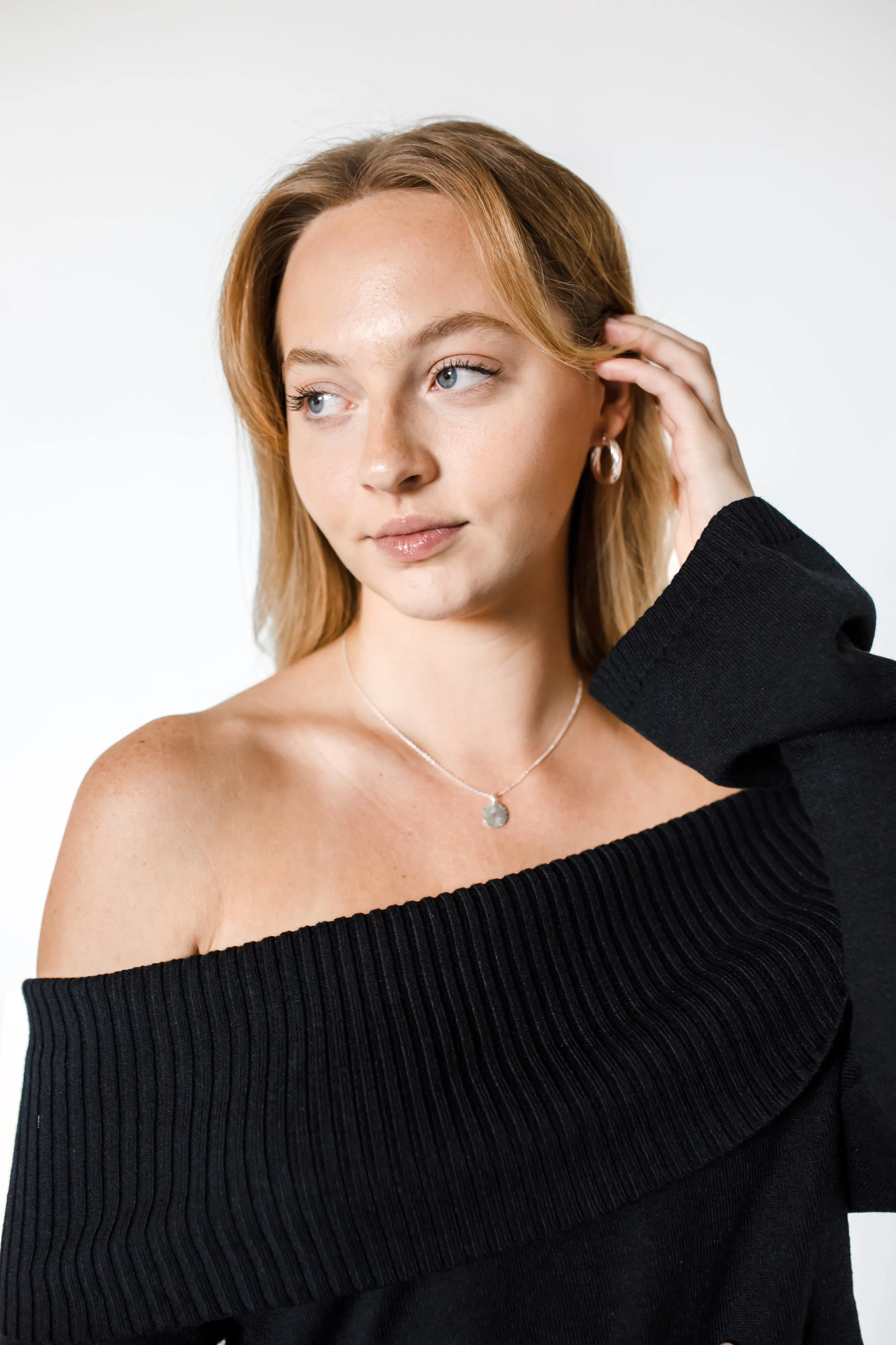 in-line hoops { sterling silver }