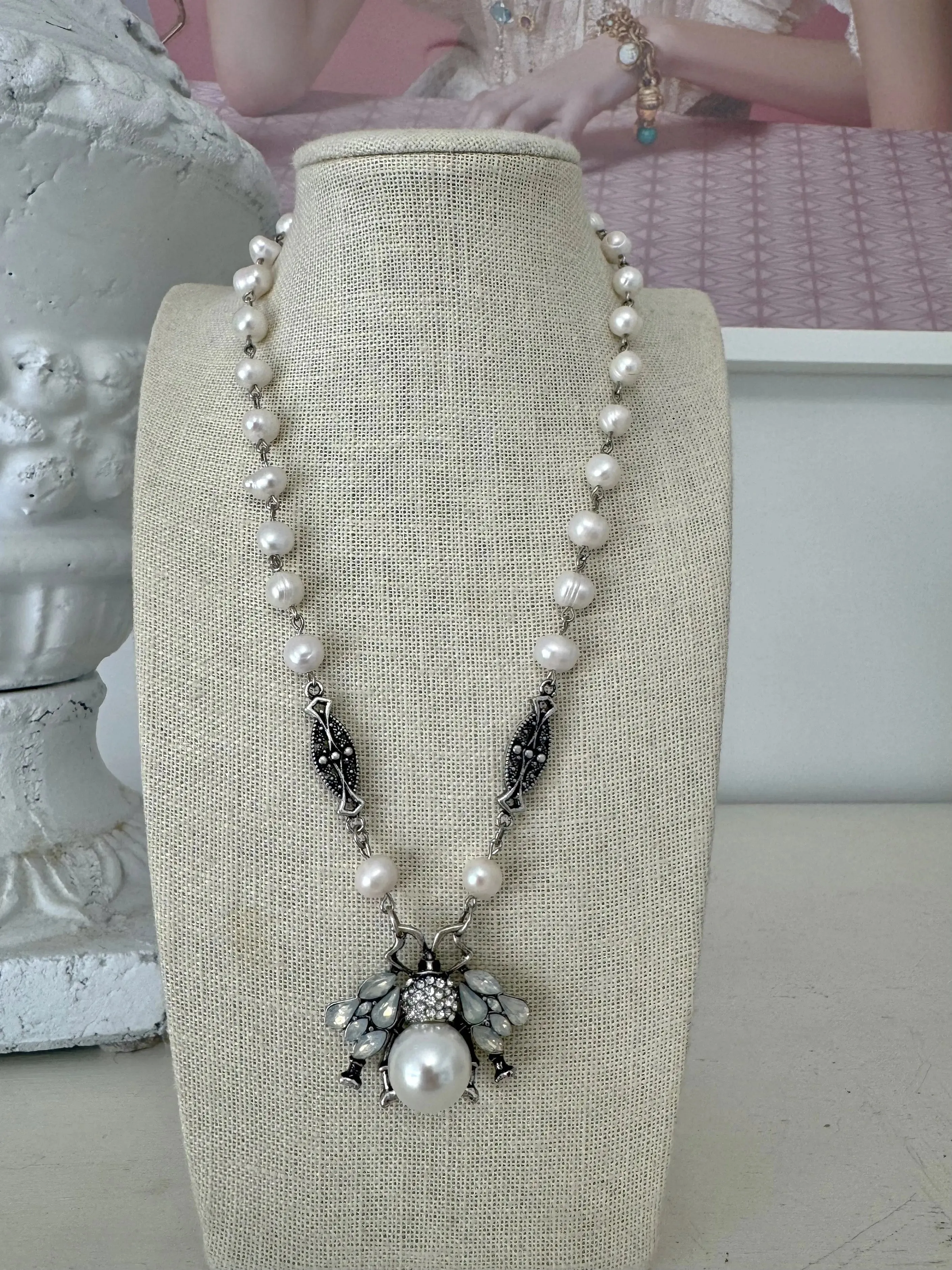 Ostuni Queen Bee Pearl Necklace - Silver