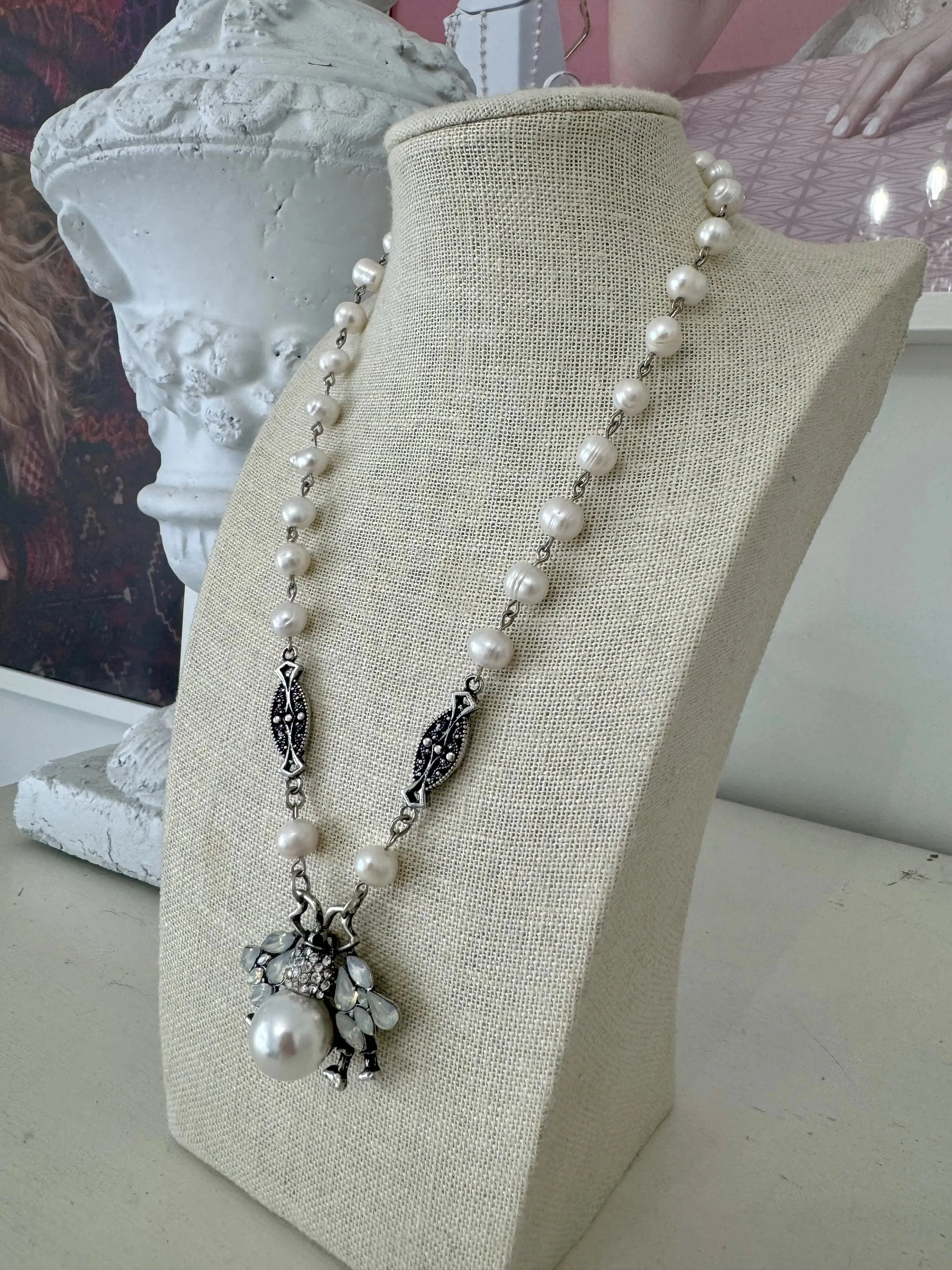 Ostuni Queen Bee Pearl Necklace - Silver