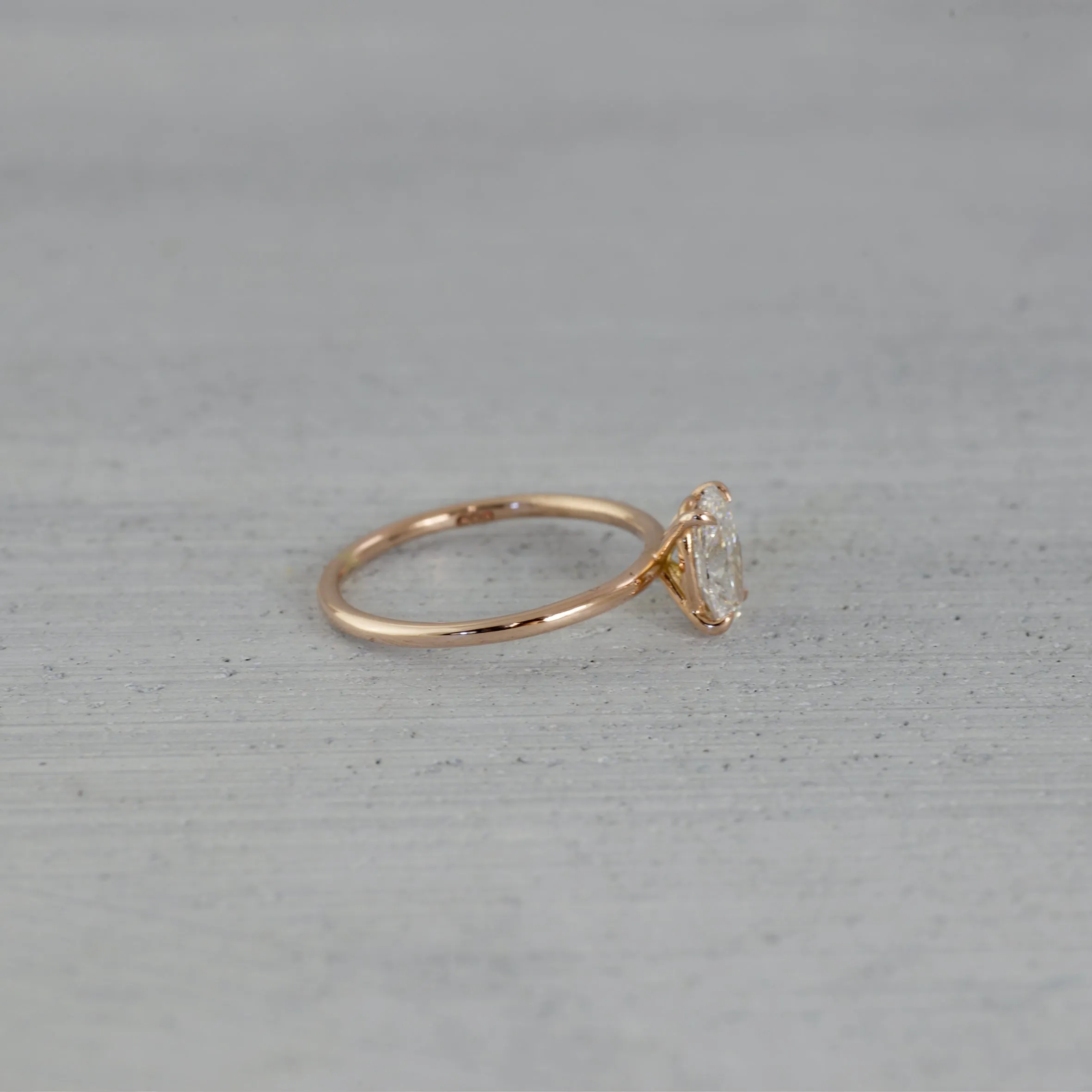 Oval solitaire venus Ring (5x7mm/ semi-precious) - 14K/ 18K Gold