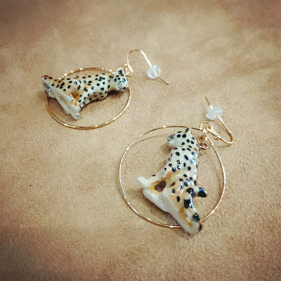 Sitting Cheetah porcelaine gold hoop earrings by And Mary
