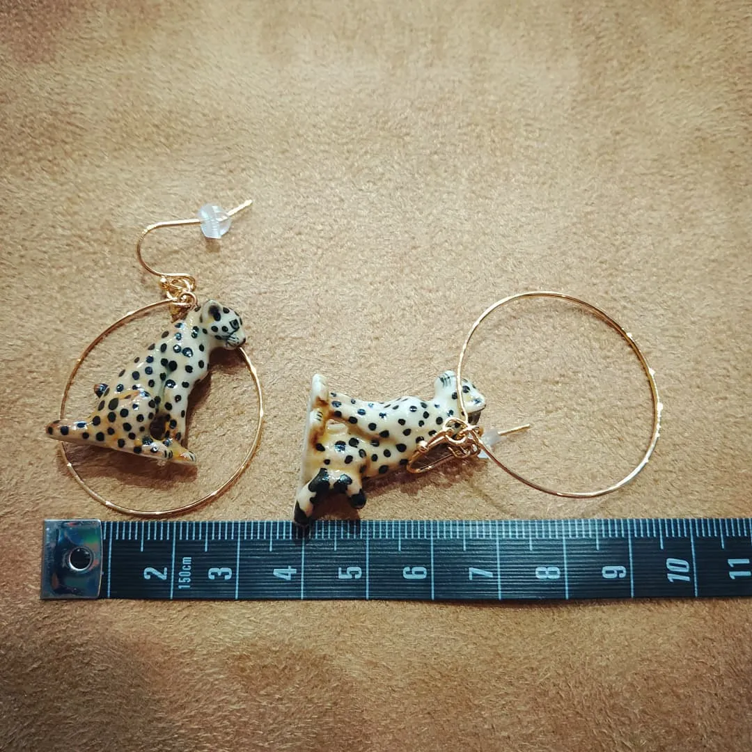 Sitting Cheetah porcelaine gold hoop earrings by And Mary