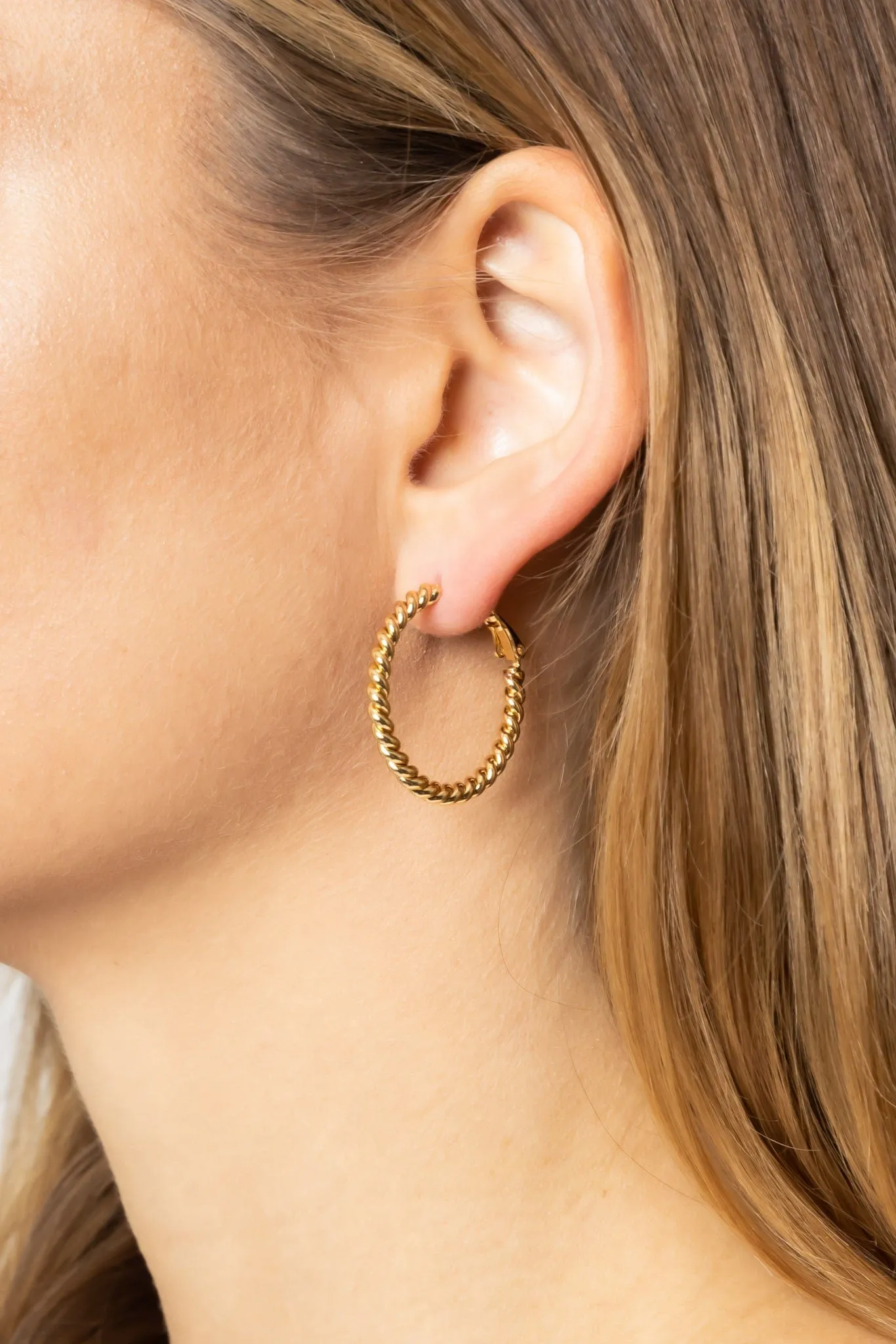 SJE310006 14K Metal Omega Closure Textured Hoops