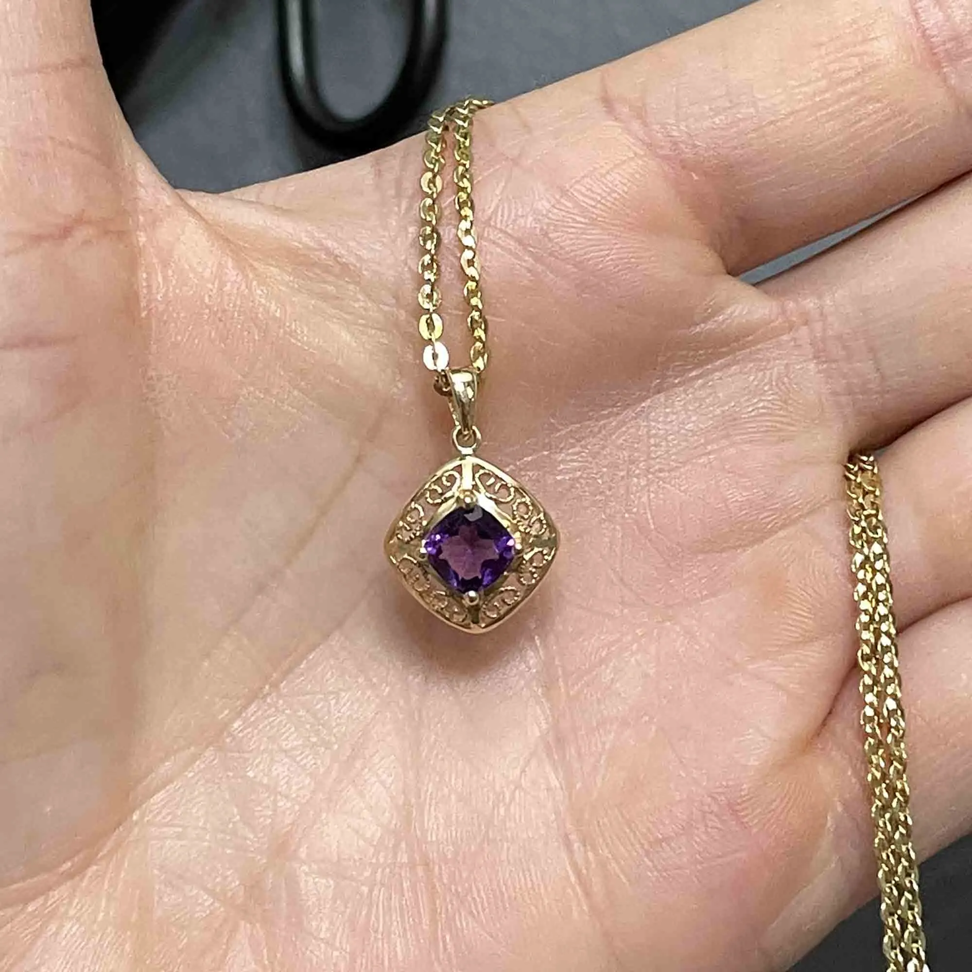 Vintage 14K Gold Filigree Amethyst Pendant Necklace